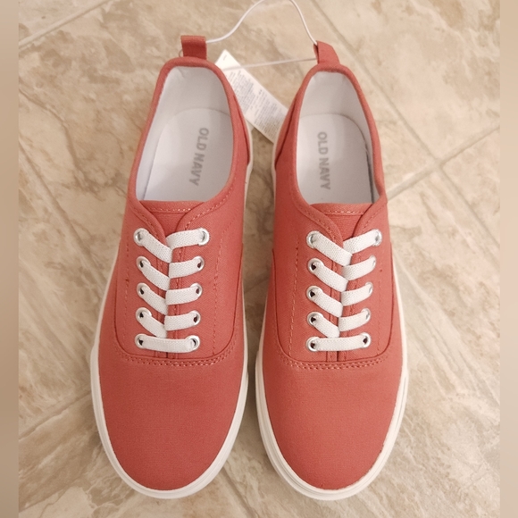 Old Navy Kids Gender Neutral Elastic-Lace Canvas Sneakers, Size: 3 - Picture 2 of 6